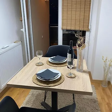 Modern A&f In Center *