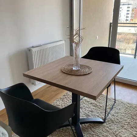 Modern A&f In Center *