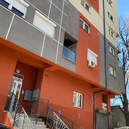 Modern A&f In Center