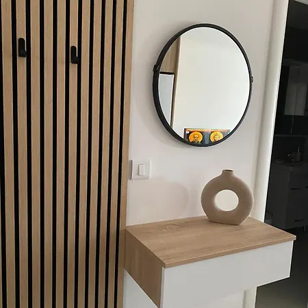 Modern A&f In Center *