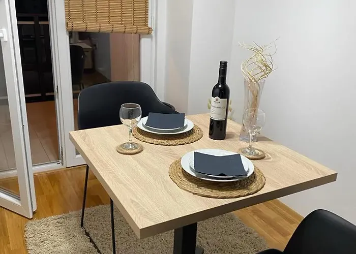 Modern A&f In Center Apartment