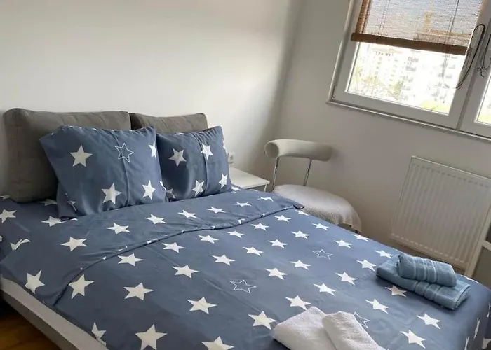 Modern A&f In Center *