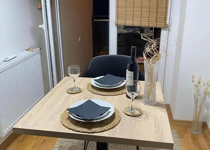 Modern A&f In Center *