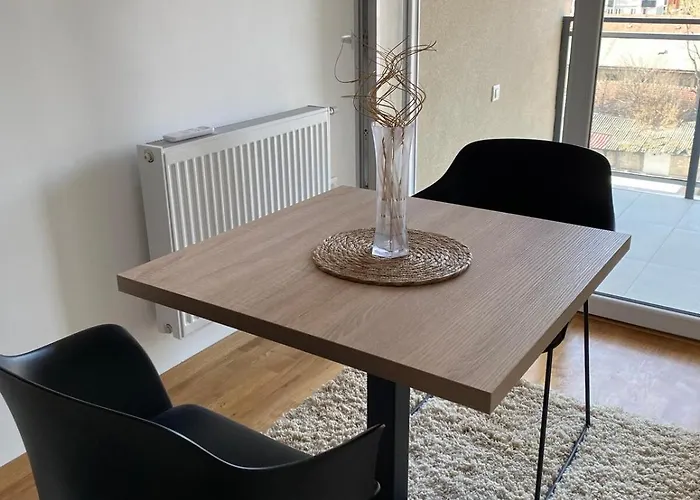 Modern A&f In Center *