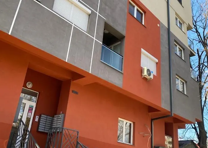 Modern A&f In Center