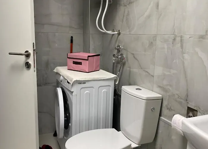 Modern A&f In Center